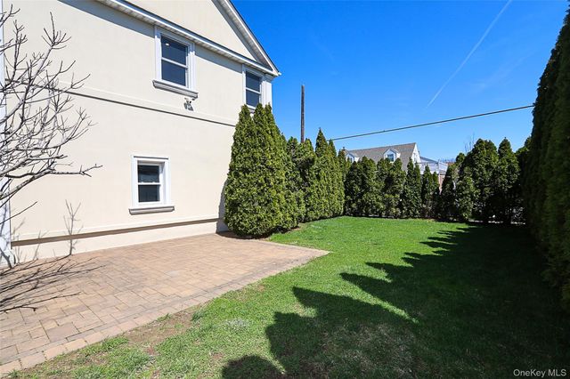 489 Emory Road, Mineola, NY 11501