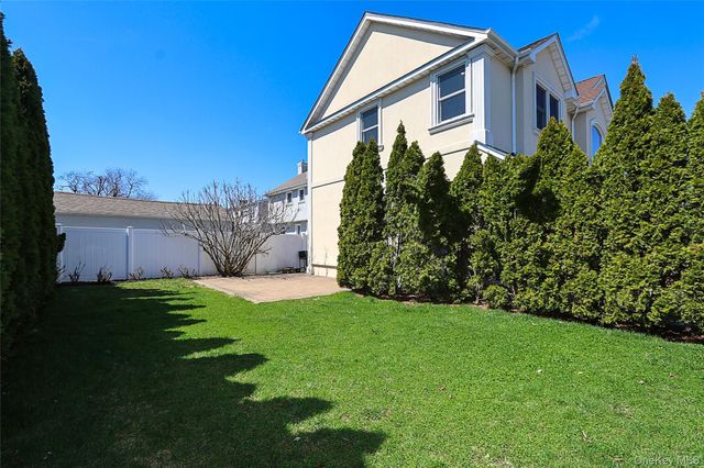 489 Emory Road, Mineola, NY 11501