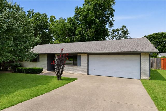 406 Eastgate Street, Springdale, AR 72762