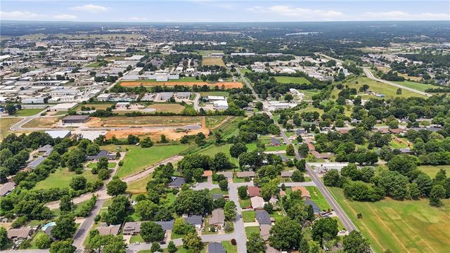 406 Eastgate Street, Springdale, AR 72762