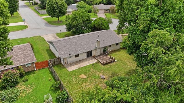 406 Eastgate Street, Springdale, AR 72762
