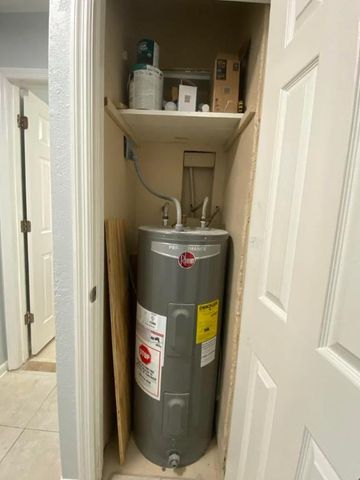 810 Lake Shore Drive 17, Lake Park, FL 33403