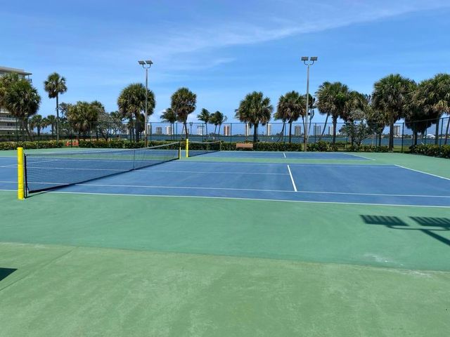 810 Lake Shore Drive 17, Lake Park, FL 33403