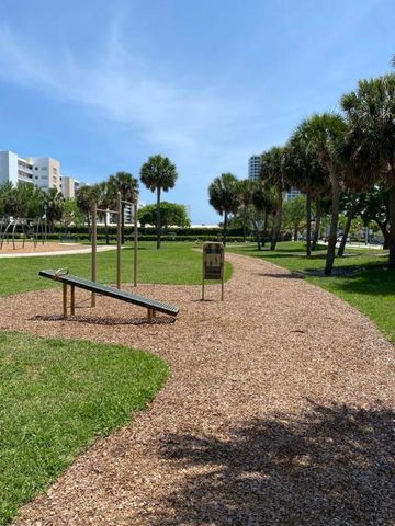 810 Lake Shore Drive 17, Lake Park, FL 33403