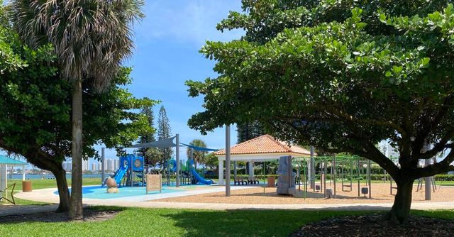 810 Lake Shore Drive 17, Lake Park, FL 33403