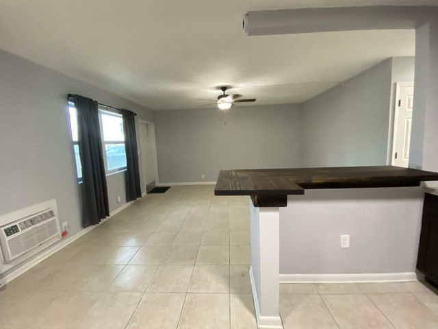 810 Lake Shore Drive 17, Lake Park, FL 33403
