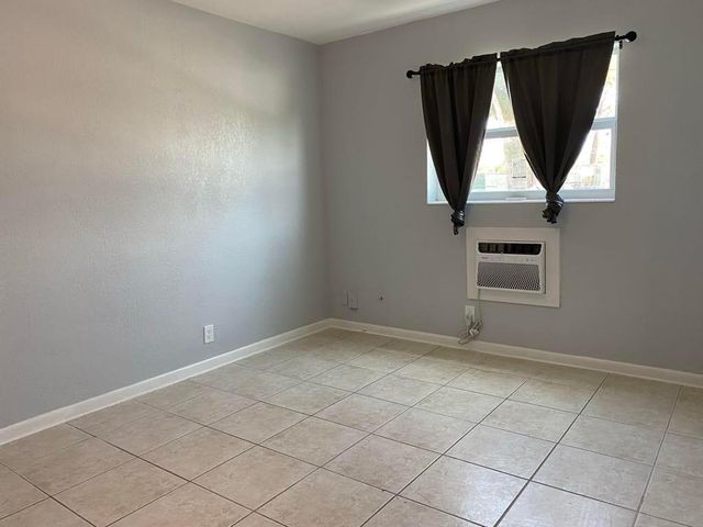 810 Lake Shore Drive 17, Lake Park, FL 33403