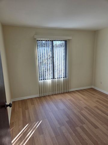 626 S Cass Avenue 2W, Westmont, IL 60559