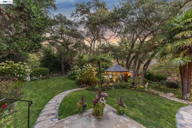 270 Kilkare Rd, Sunol, CA 94586
