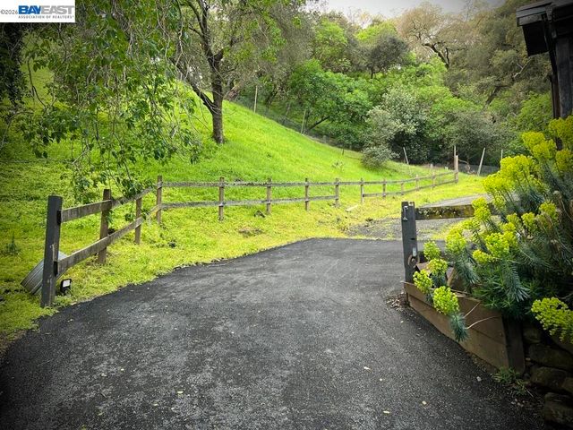 270 Kilkare Rd, Sunol, CA 94586