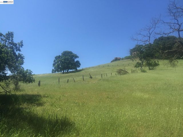 270 Kilkare Rd, Sunol, CA 94586
