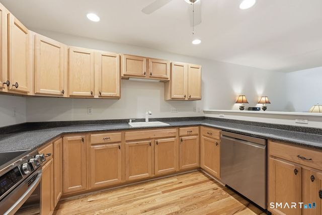 98 Haley Lane 98, Newtown, CT 06482