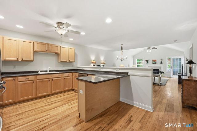 98 Haley Lane 98, Newtown, CT 06482