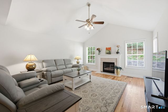 98 Haley Lane 98, Newtown, CT 06482