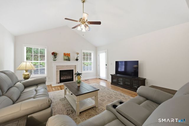 98 Haley Lane 98, Newtown, CT 06482