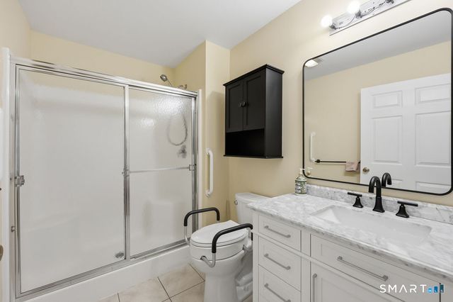 98 Haley Lane 98, Newtown, CT 06482
