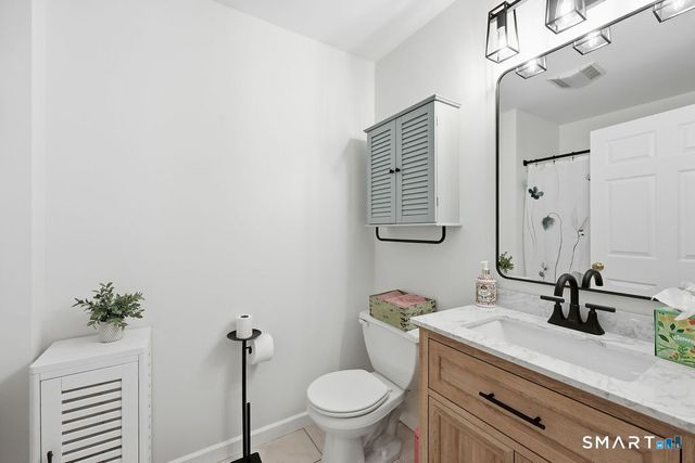 98 Haley Lane 98, Newtown, CT 06482