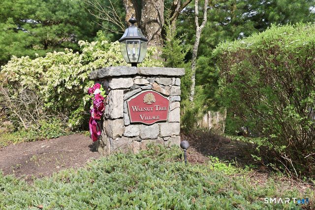 98 Haley Lane 98, Newtown, CT 06482