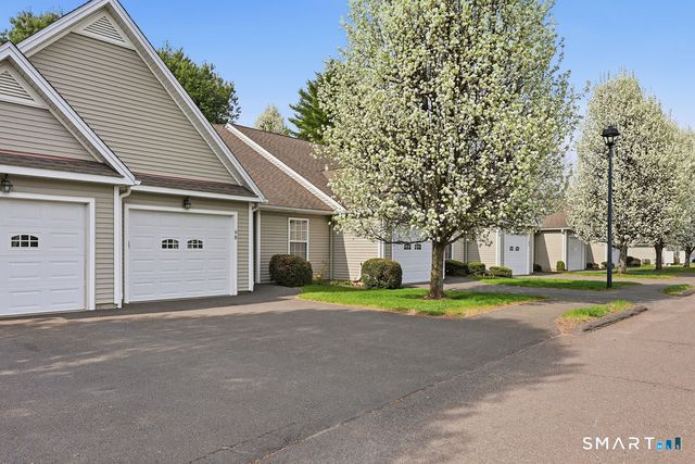 98 Haley Lane 98, Newtown, CT 06482