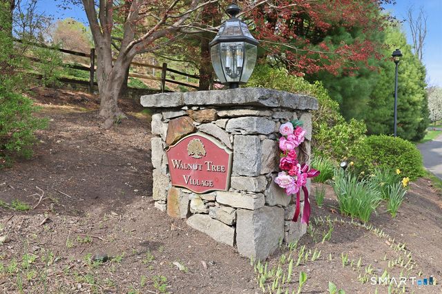 98 Haley Lane 98, Newtown, CT 06482