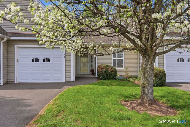 98 Haley Lane 98, Newtown, CT 06482