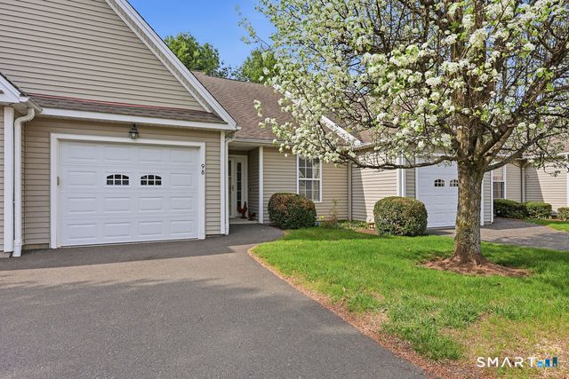 98 Haley Lane 98, Newtown, CT 06482