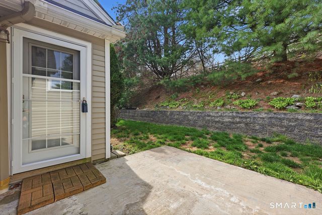 98 Haley Lane 98, Newtown, CT 06482