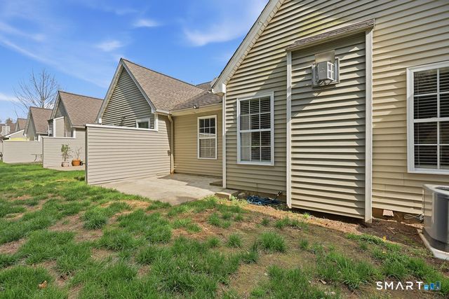 98 Haley Lane 98, Newtown, CT 06482