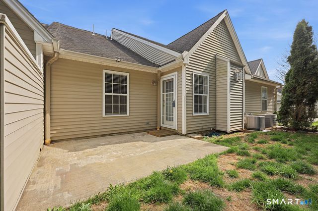 98 Haley Lane 98, Newtown, CT 06482