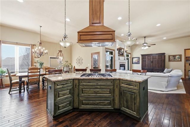 25007 W 77th Street, Shawnee, KS 66227