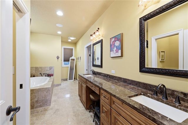 25007 W 77th Street, Shawnee, KS 66227