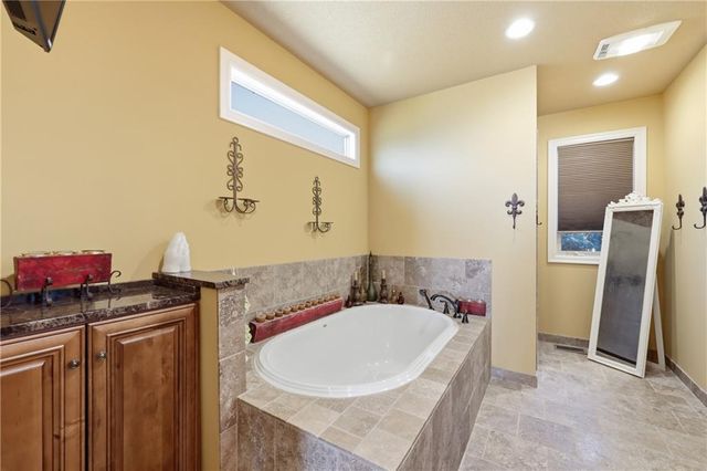 25007 W 77th Street, Shawnee, KS 66227