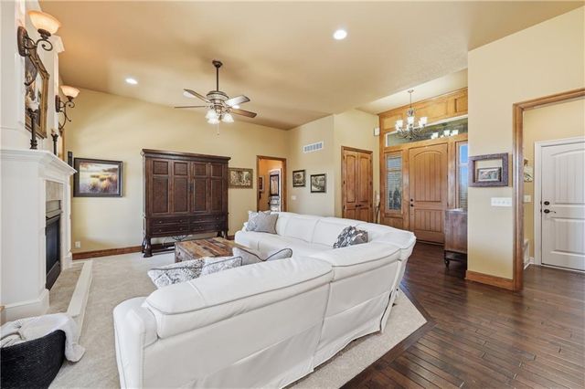 25007 W 77th Street, Shawnee, KS 66227