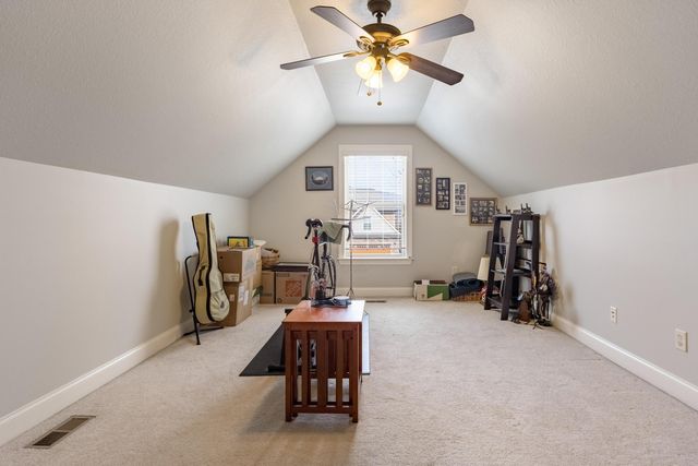 1040 Lynnstone Drive, Chattanooga, TN 37405