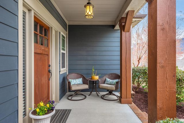 1040 Lynnstone Drive, Chattanooga, TN 37405