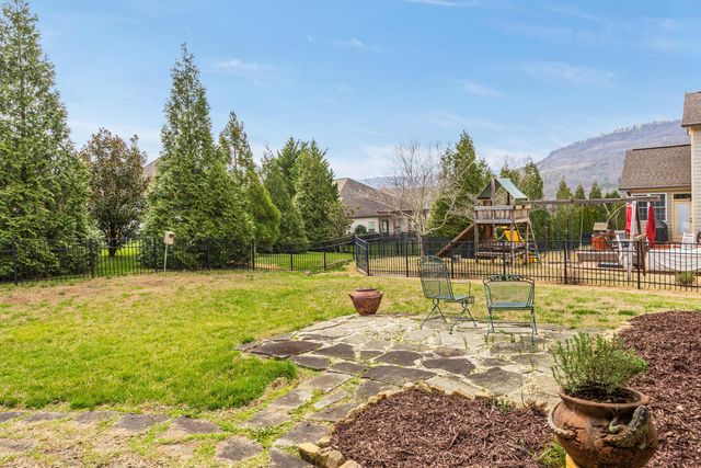 1040 Lynnstone Drive, Chattanooga, TN 37405