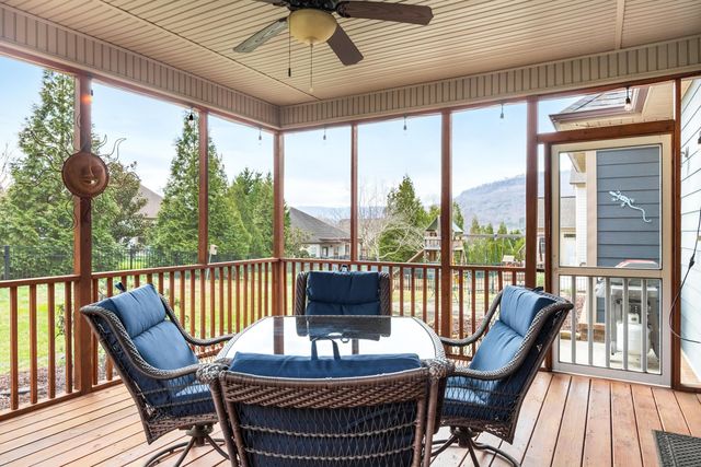 1040 Lynnstone Drive, Chattanooga, TN 37405