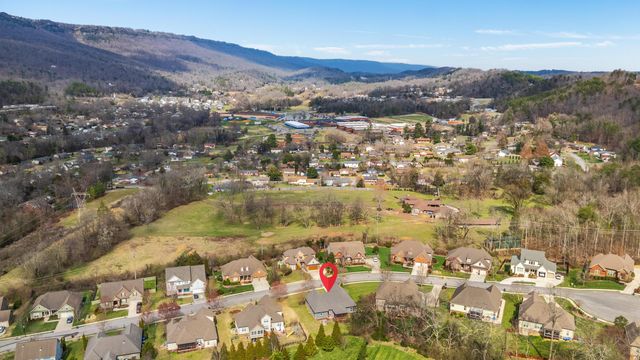 1040 Lynnstone Drive, Chattanooga, TN 37405