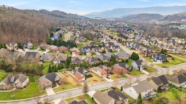 1040 Lynnstone Drive, Chattanooga, TN 37405