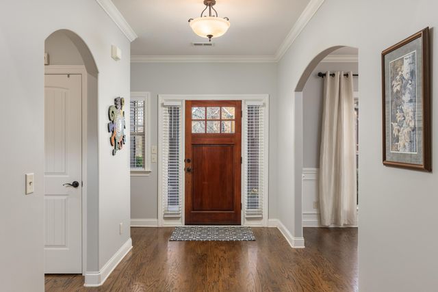 1040 Lynnstone Drive, Chattanooga, TN 37405