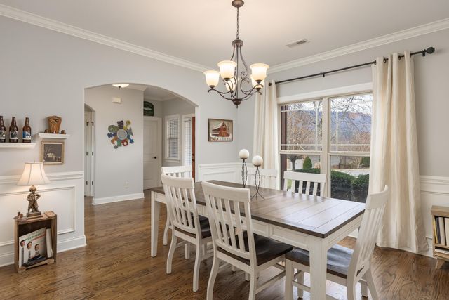 1040 Lynnstone Drive, Chattanooga, TN 37405