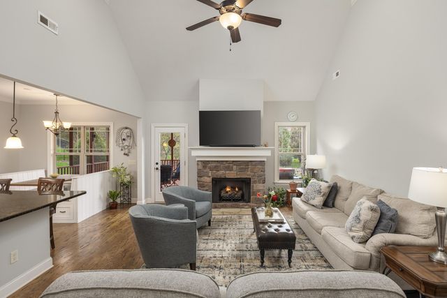 1040 Lynnstone Drive, Chattanooga, TN 37405