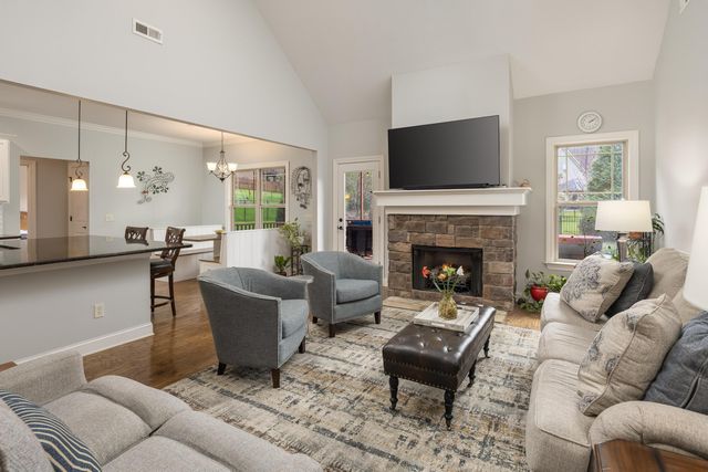 1040 Lynnstone Drive, Chattanooga, TN 37405