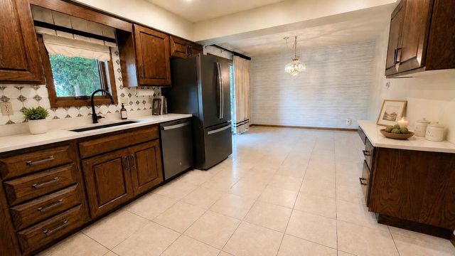 1600 BRENTWOOD DRIVE, Oshkosh, WI 54904