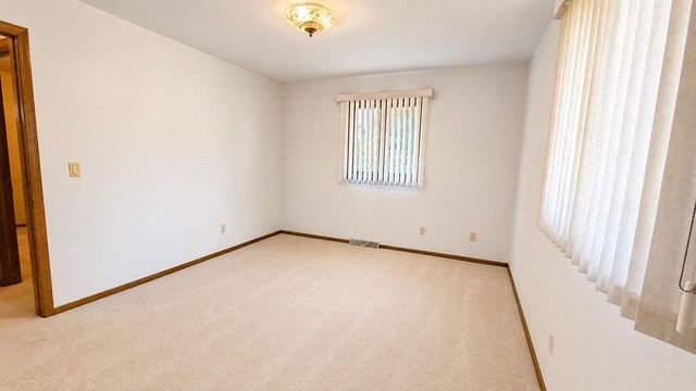 1600 BRENTWOOD DRIVE, Oshkosh, WI 54904