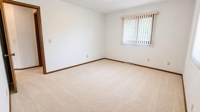 1600 BRENTWOOD DRIVE, Oshkosh, WI 54904
