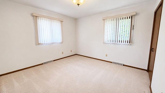 1600 BRENTWOOD DRIVE, Oshkosh, WI 54904