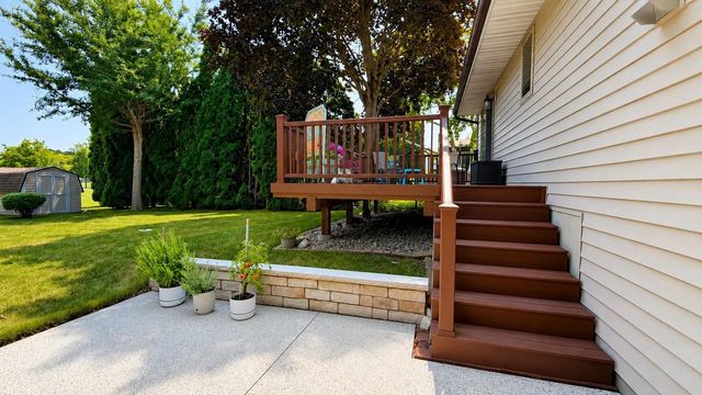 1600 BRENTWOOD DRIVE, Oshkosh, WI 54904