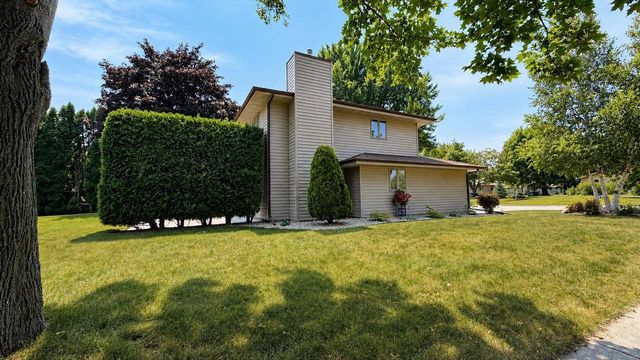 1600 BRENTWOOD DRIVE, Oshkosh, WI 54904