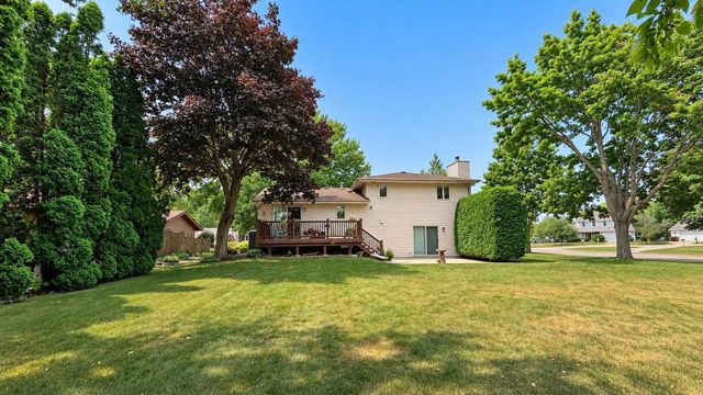 1600 BRENTWOOD DRIVE, Oshkosh, WI 54904